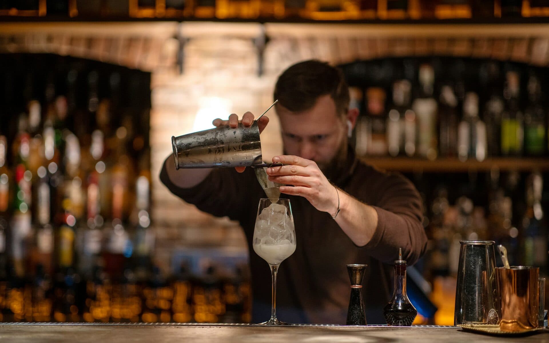 Bartender at work – book hospitality professionals by the hour